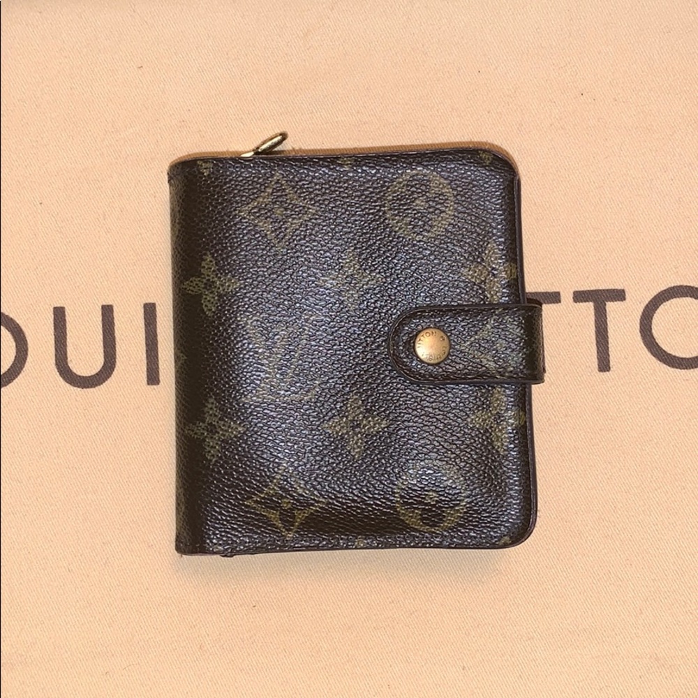 Authentic Louis Vuitton Monogram Wallet